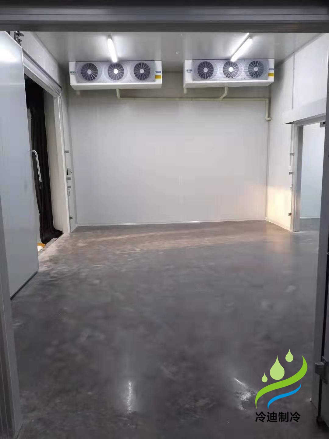 建造-18℃大型牛肉海鮮低溫冷凍庫(kù)安裝特點(diǎn)有哪些?